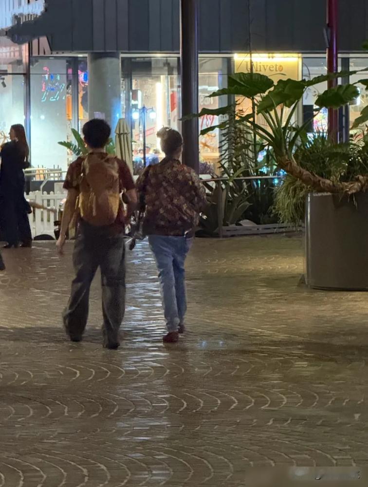 别再吹张柏芝是好妈妈了，我劝你看看本质。身家过亿，香港浅水湾的豪宅说给儿子就