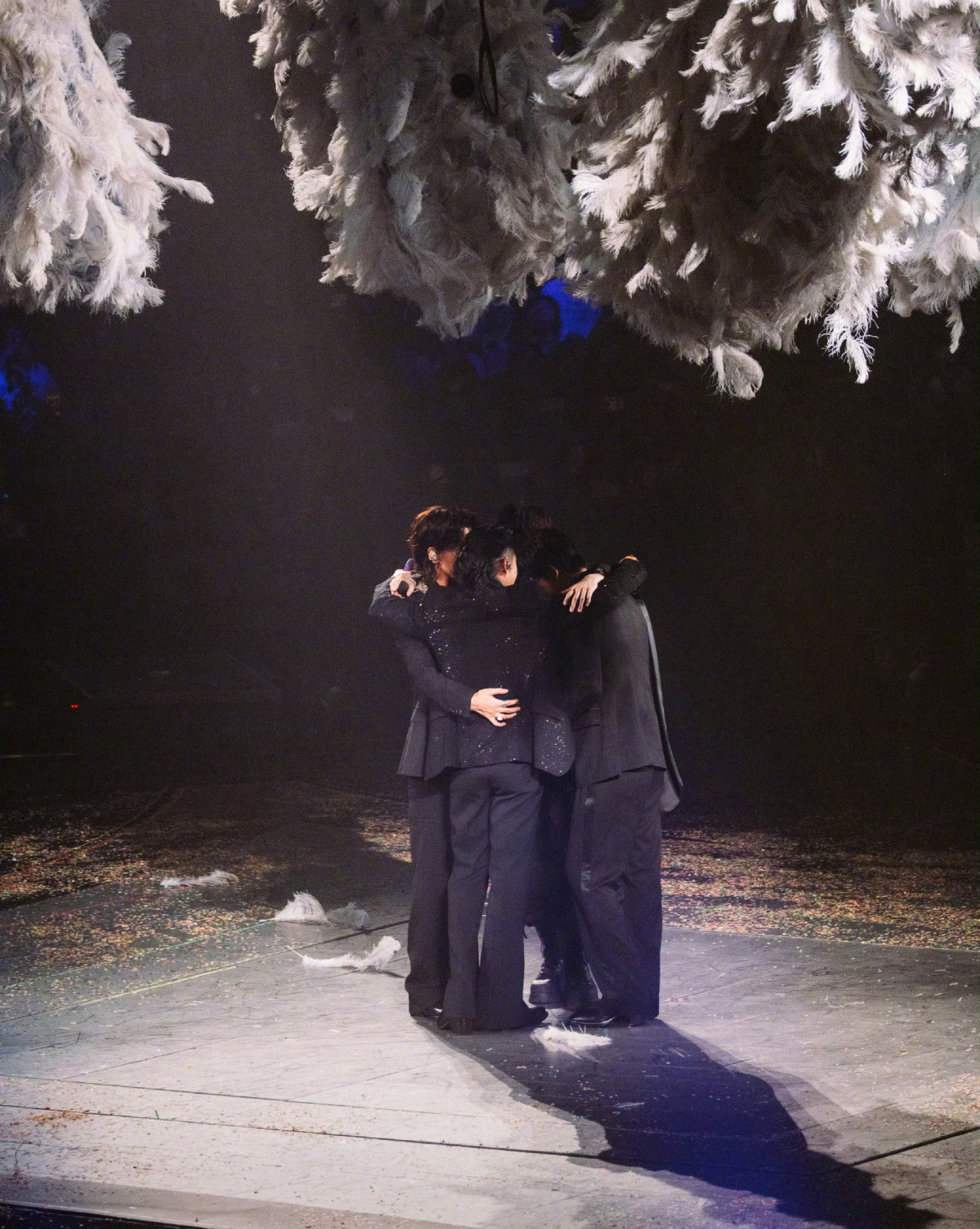 言承旭的提词器截图炸了热搜，有人吐槽连“深深吸一口气”“眼眶微红”都要标。说他的