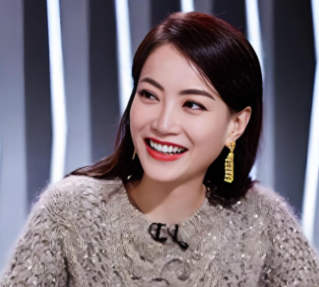 谢霆锋经纪人深夜高调发文霍汶希内心激动，辗转反侧仍无法入睡，于是高调发文，内心