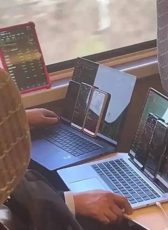 高铁上看见的，不得不说。真牛！！