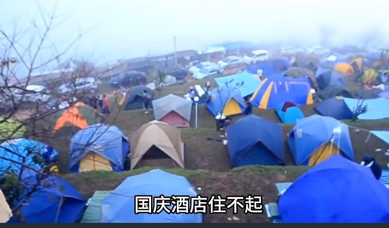 国庆旅游旺季，民宿酒店价格乱象频出！大理一位民宿老板抱怨没人入住，可他的民宿价格