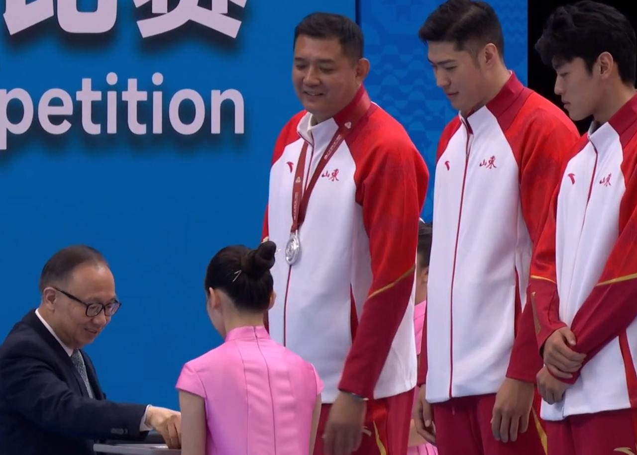 广东队落后19分，最终逆转山东队夺冠，赛后留下4个谜题，令球迷有点看不懂！第十