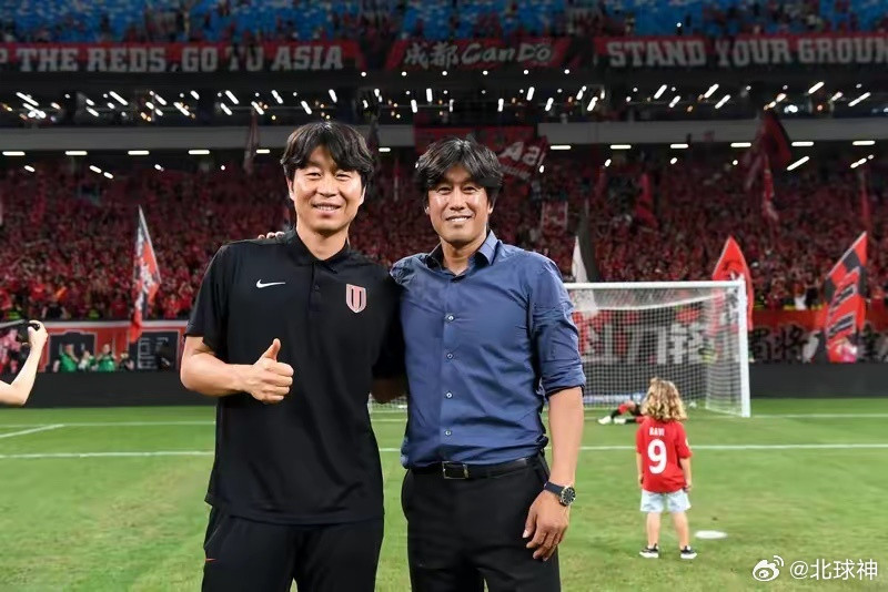 其一，成都蓉城主教练比徐正源差远了，临场应变太差了，贺一然感觉被重庆球迷吓傻了，