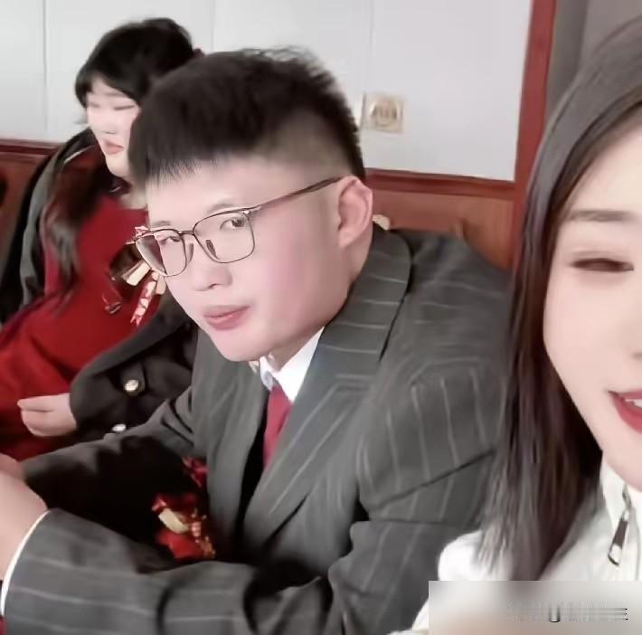 都别瞎操心了，大衣哥给女儿挑女婿这事，你看的是热闹，人家算的是“命”。外面传