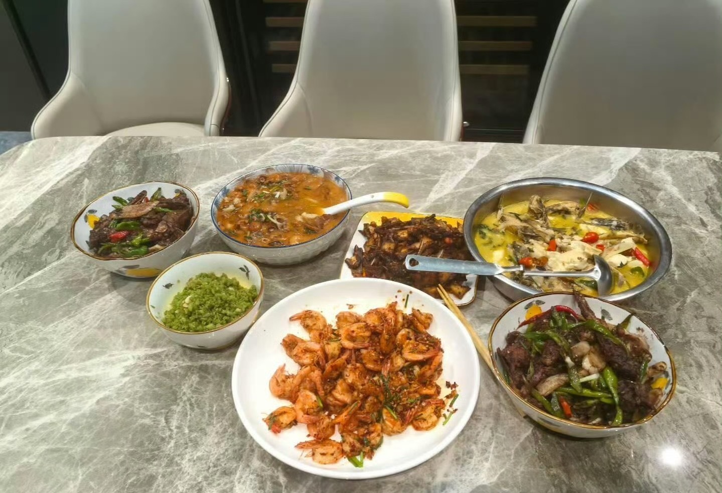 请好朋友吃饭，让对方刷碗很过分吗？[并不简单]​​​