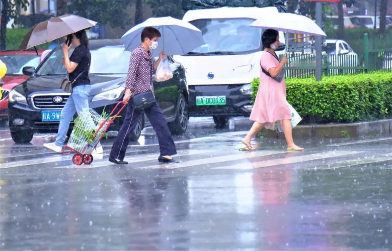 晴朗和微雨,你更喜欢哪种天气?这不好-笼统而言，应该根据季节很论，尤其是南北方气