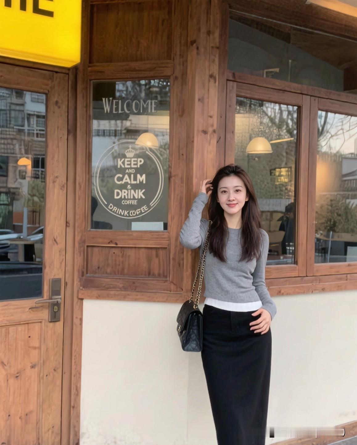 我们真的不知道明天和意外哪个会先到，唯一能抓住的就是眼前的每一刻。别总纠结过