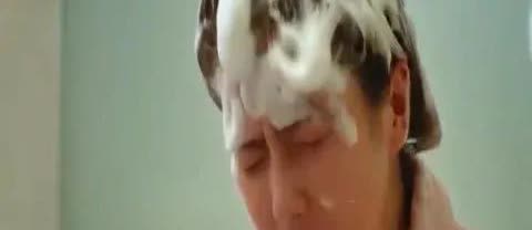 白鹿一张床单照引爆热搜！取关许凯后她逆袭成顶流，网友：这姐太狠了！还记得
