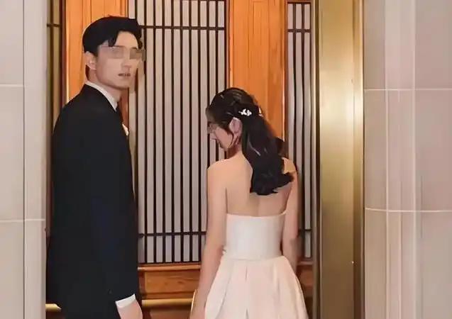 硅谷的阳光晒不干扭曲的占有欲。陈立人与蒋梦青是成都发小，同入清华计算机系，2