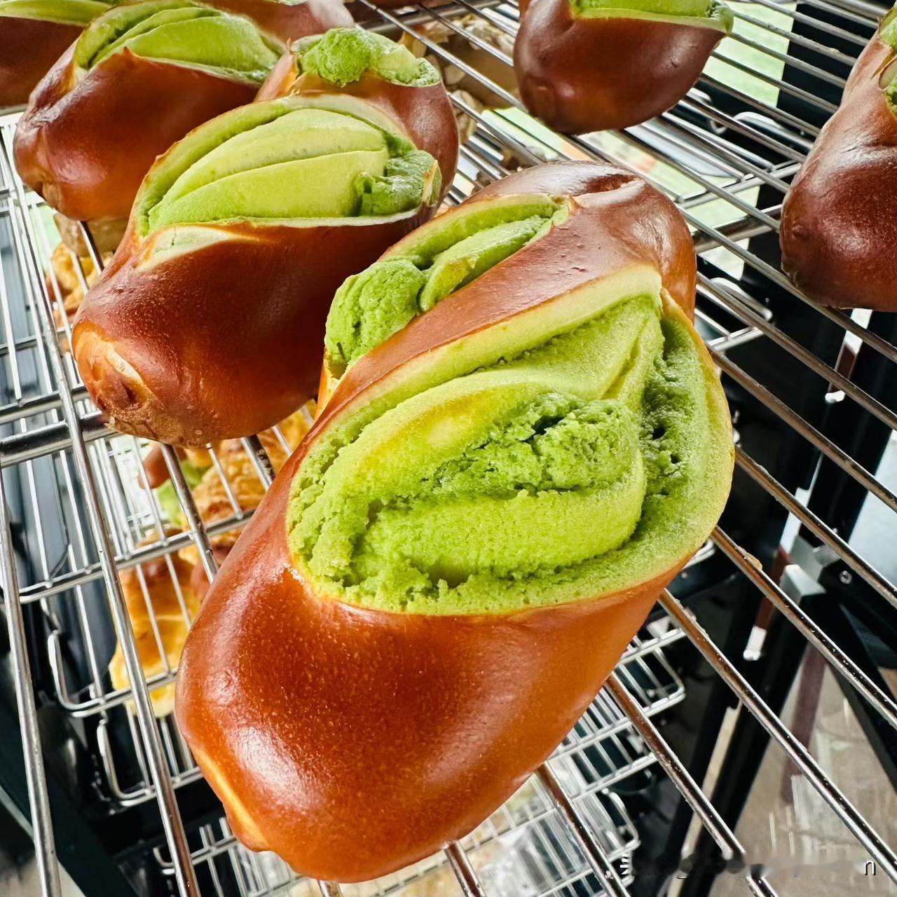 这一家的面包不错[大笑]