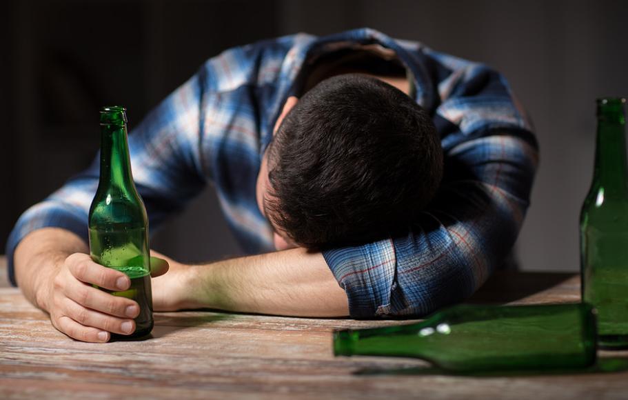 日本男人整日醉酒，为啥还能寿命世界第一？这3点一般人未必做到日本的居酒屋文化