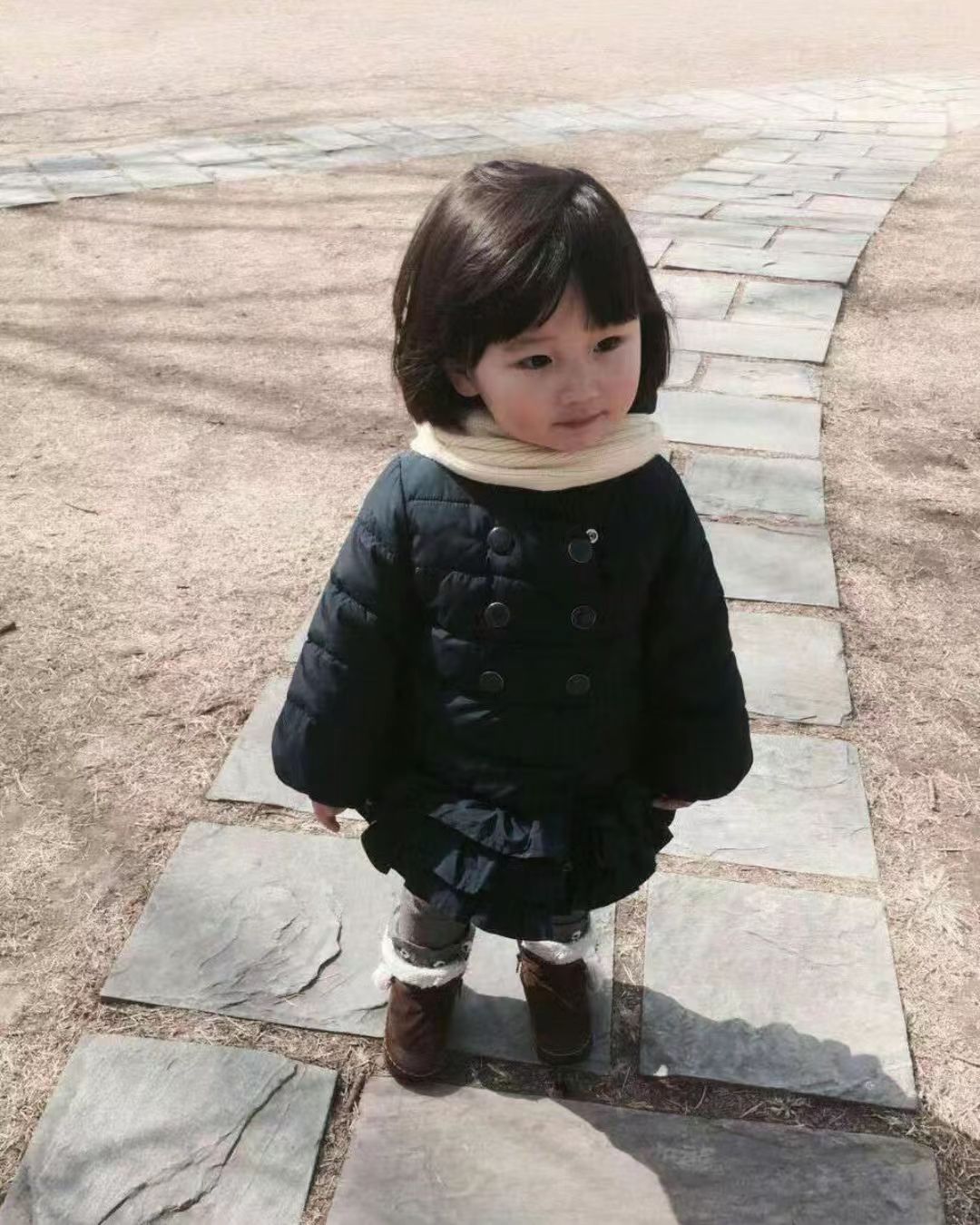 小时候的标配：苹果头加齐刘海