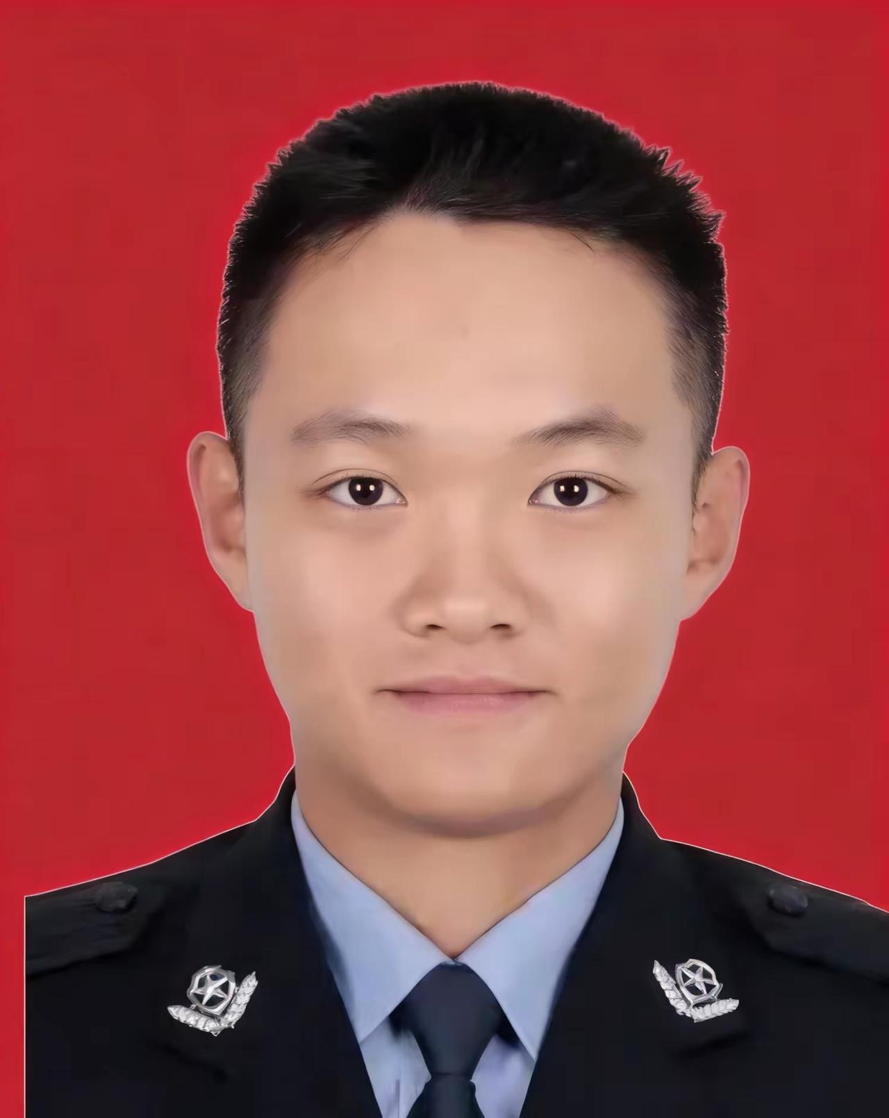 谢雨丰，男，汉族，2000年6月3日出生，共青团员，江苏警官学院2018级公安情