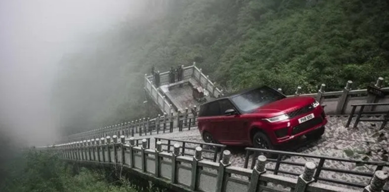 奇瑞风云X3L挑战天门山失败，当年的路虎为什么能成功登顶？那年路虎用的是揽胜