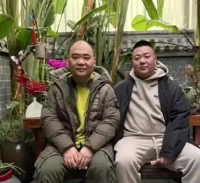 德云社这回动真格了！郭德纲、于谦、侯震三位老炮儿联手代言芦台春，海报上连个新面