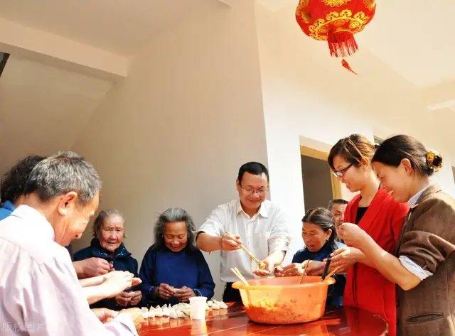我们正见证社保史上一场"空前绝后的奇迹"！如今领着丰厚养老金、周游列国的这一辈
