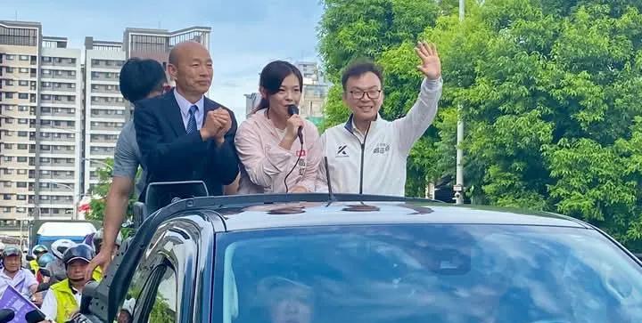 “大家看清楚，站在车上的是韩国瑜，不是柯建铭哦”，这是韩国瑜昨天为新竹市长高虹安