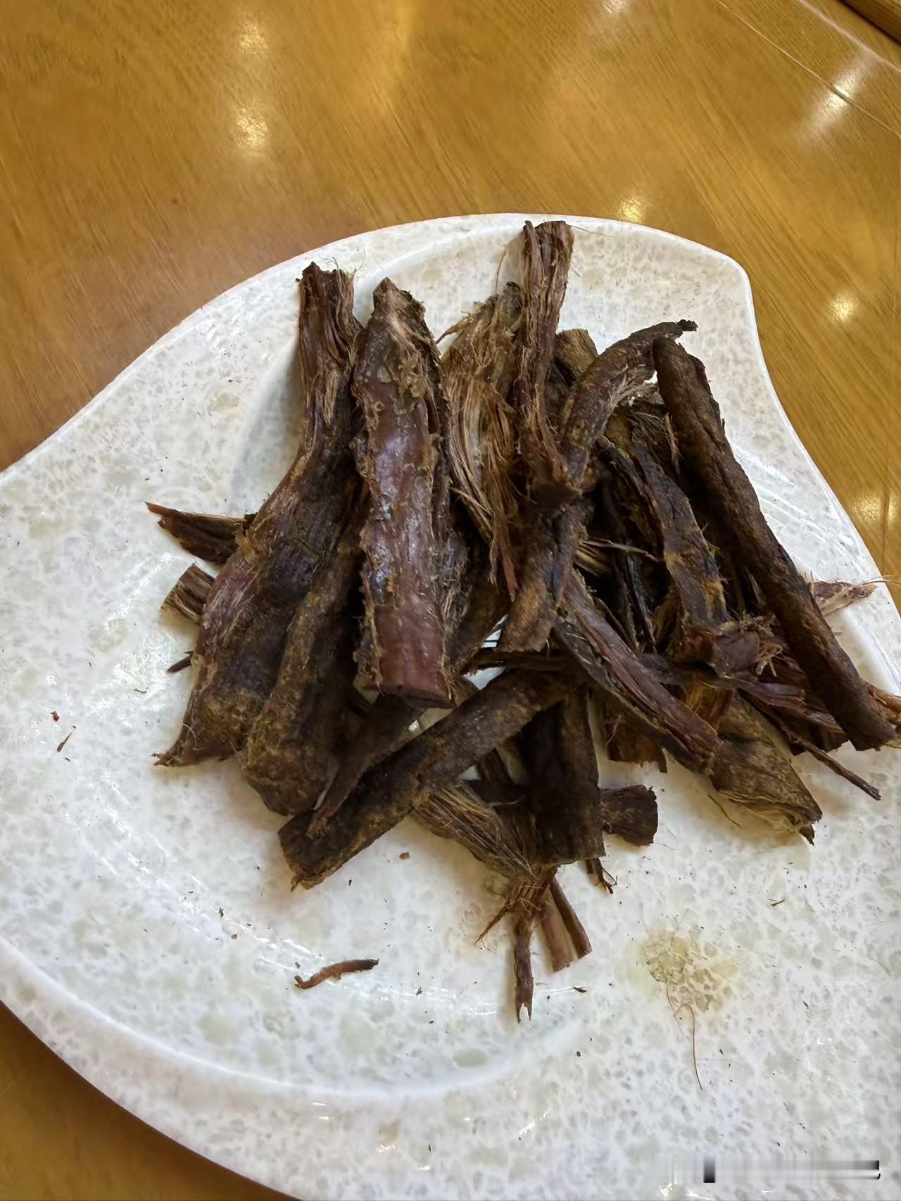 早晨发了一个微头条，收到很多朋友私信，问我内蒙真的牛肉干好的牛肉干是啥样的？