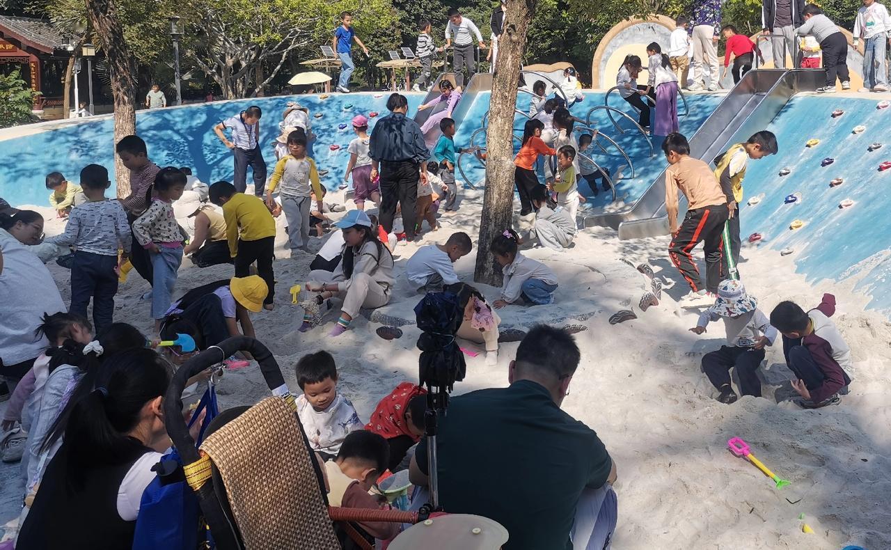 四十岁的娃多大？没有标准答案，只有最适合的人生最近“四十岁的你，孩子都