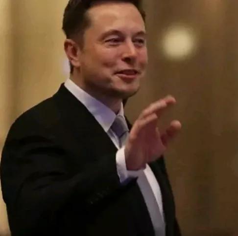 《纽约时报》消息，当地时间6日，马斯克在社媒发文表示，欧盟应当立即解散，将主权归