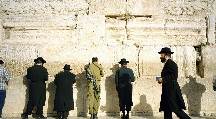 以色列有个特殊群体——哈瑞迪人。在以色列770万犹太人里，至少120万哈瑞迪人显