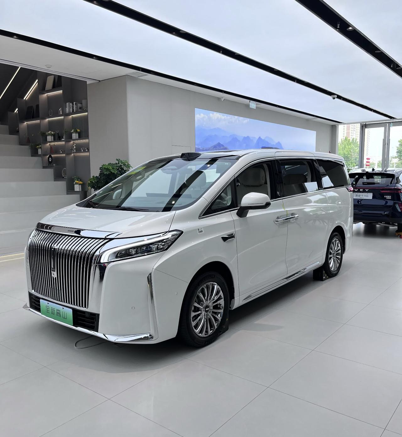 魏牌全新高山（魏牌高山）的性能配置，深刻诠释了“新能源时代下，对旗舰MPV豪华