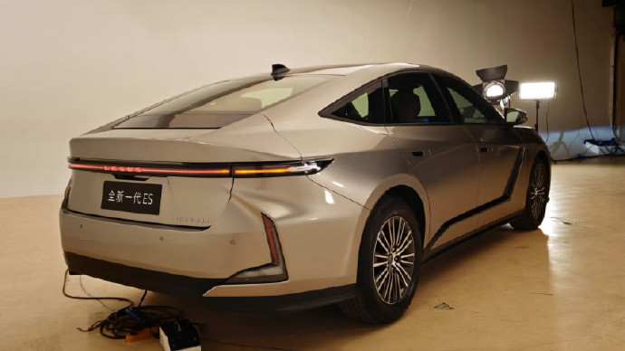 全新雷克萨斯ES官宣预售，3月20号正式开启，直接向德系豪华叫板！这次是真的大