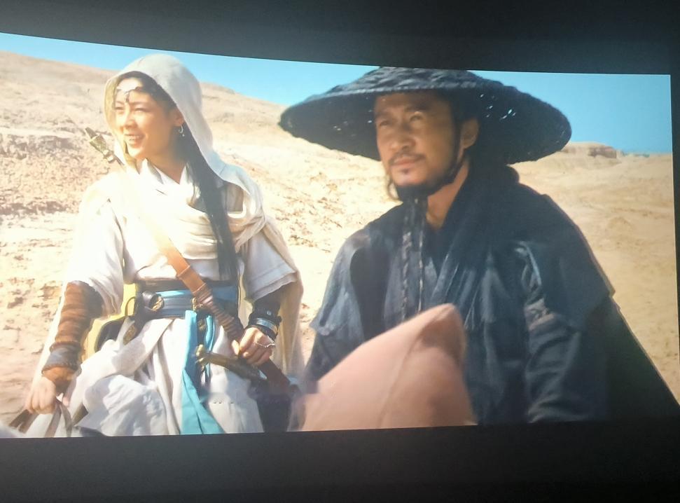 刚看完镖人走出电影院，说3点感受:一、豆瓣7.5很客观，票价值，是一部合格的武