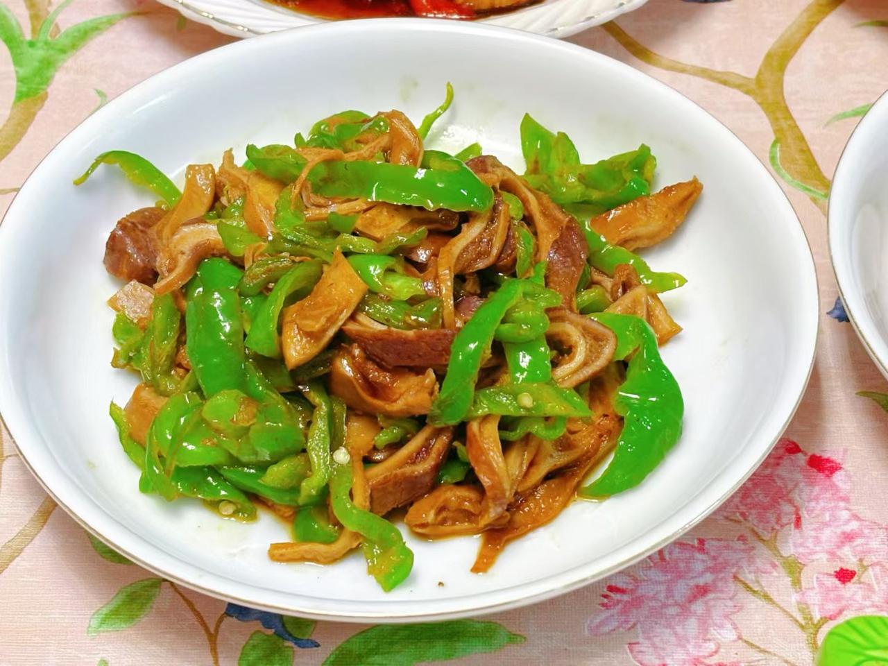 有个同事，特别喜欢分享自己每天的早餐，对我来说，真的是受益匪浅。（1）首先，