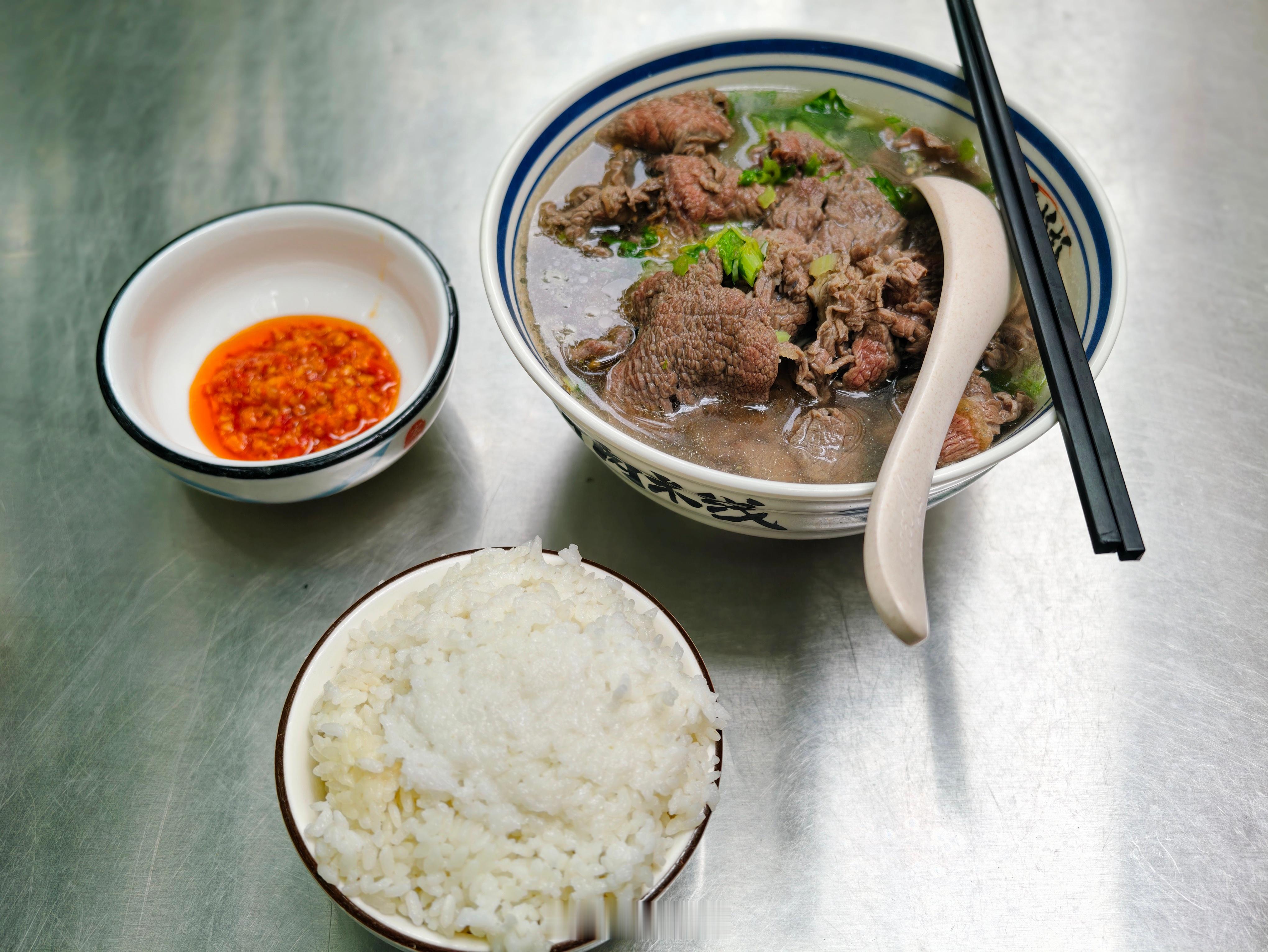 身材是AI的，牛肉是真吃的
