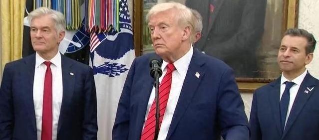 面对镜头,美国财长冷静下来终于说出了心中的话:中国是美国在现代史上从没见到过这么