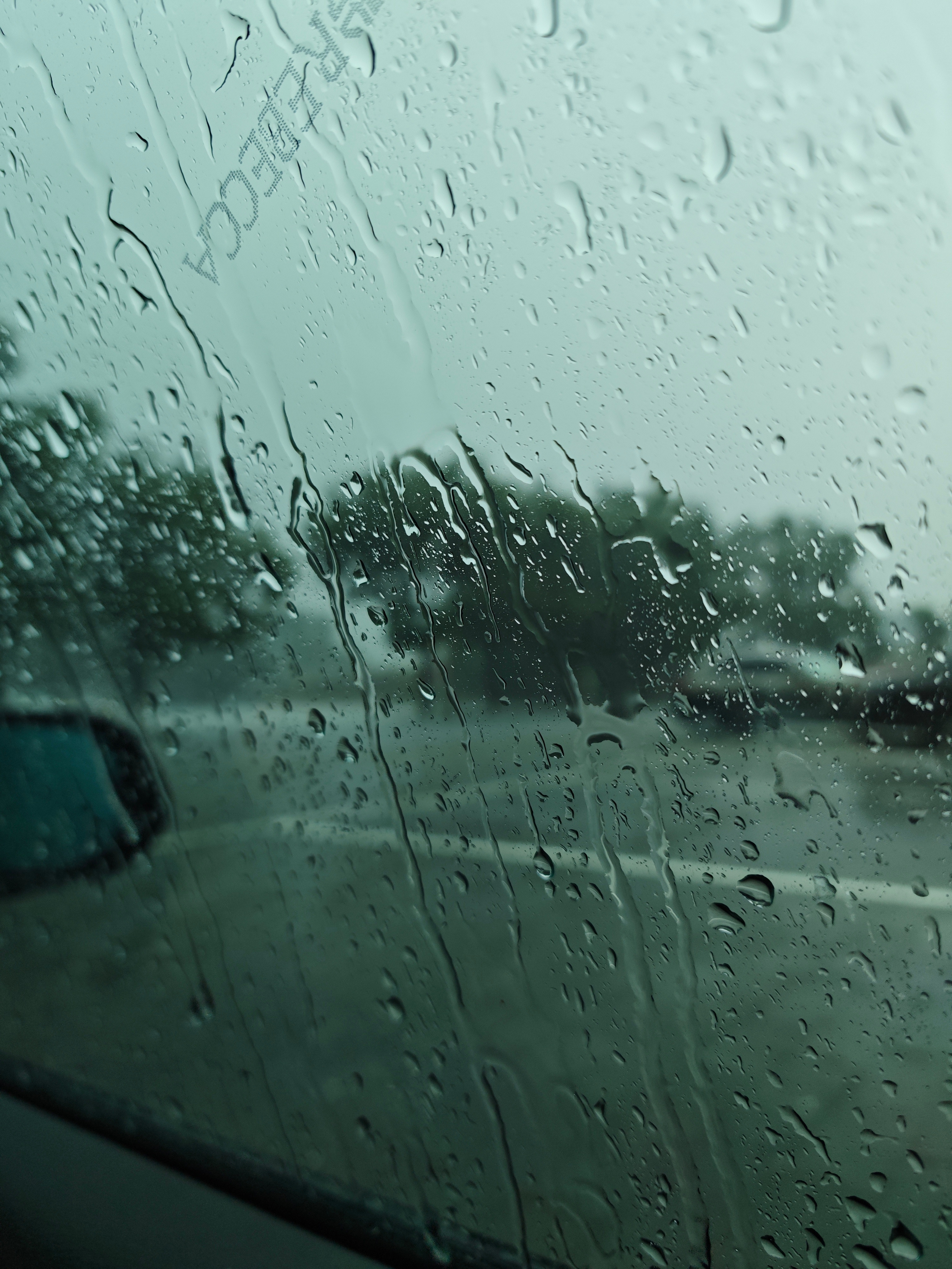 天黑下班！夏天的暴雨真是说来就来啊，一点都不带开玩笑的[笑着哭]​​​