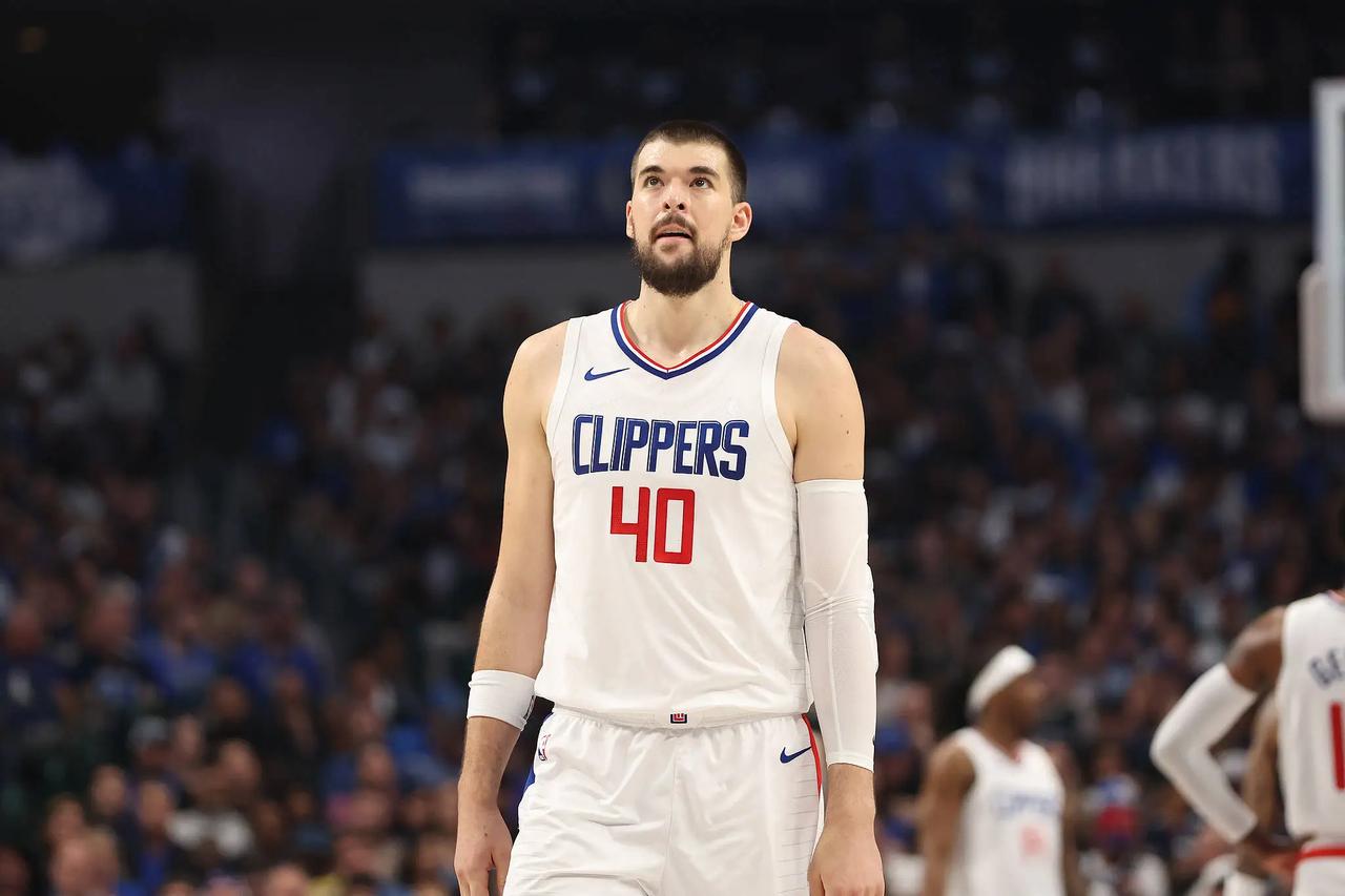 快船旧将祖巴茨终于说出了心里话！据美记DustinDopirak报道，祖巴茨在