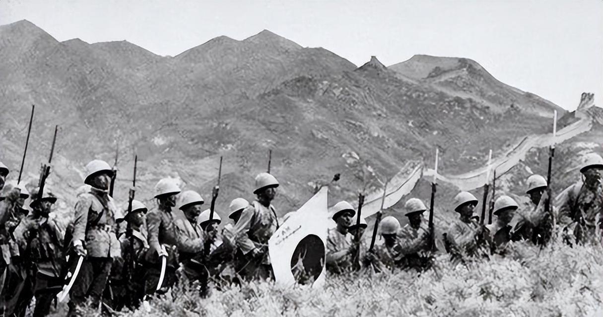 1949年，卢汉率云南起义立了大功，等了俩月新政府任命。名单念到“省主席”时，他