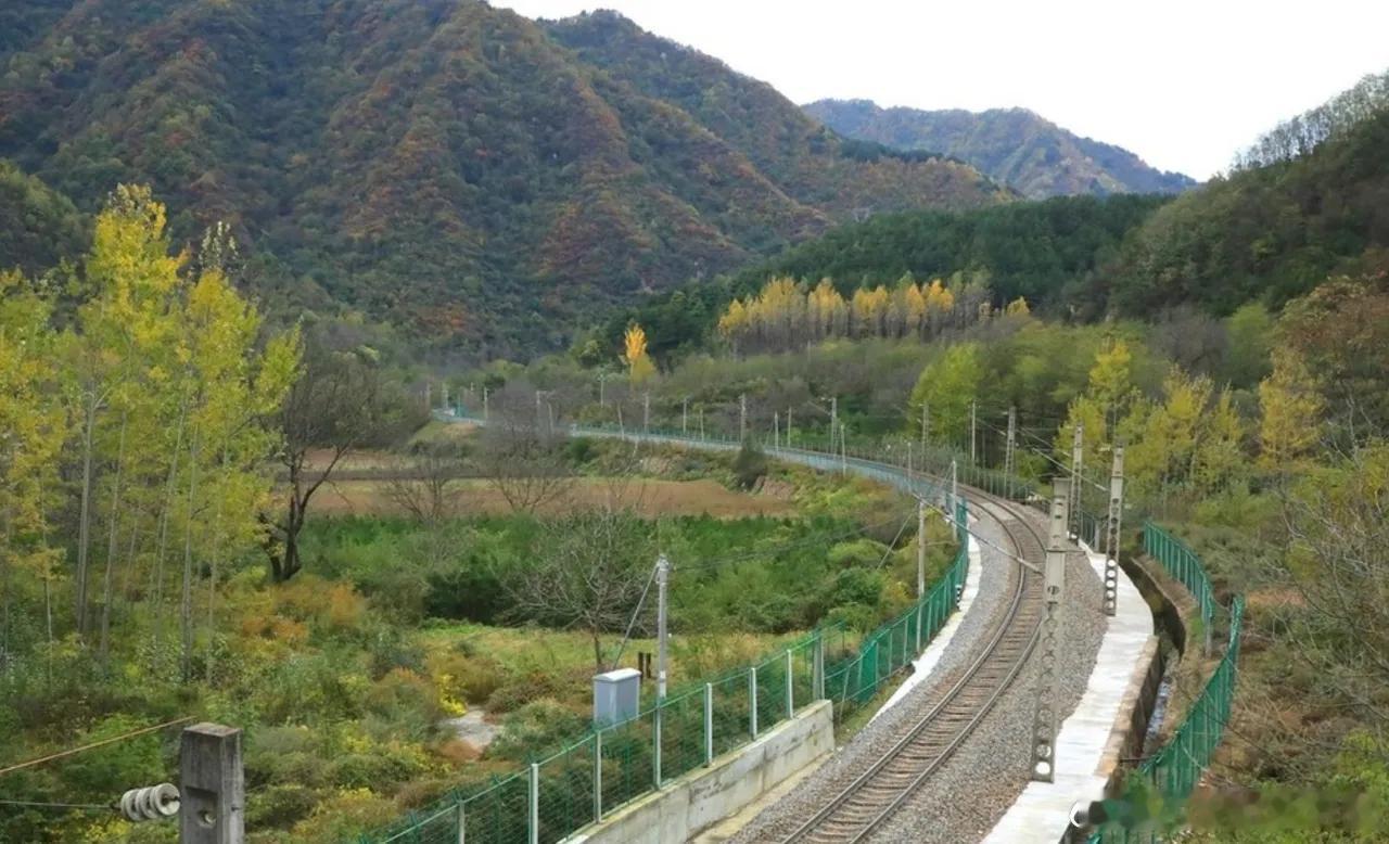 电力需求超强预期，2026年早早布局电力及电力设备相关。1.水电个股：长江电力、