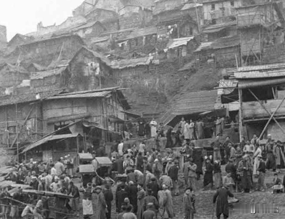 抗战时，日军可以占领南京，为何却始终打不进重庆？抗战那些年，地图摊开，东边