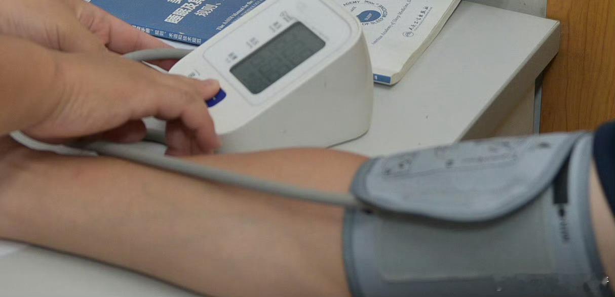 【研究揭秘生气引发头疼或高血压】夫妻吵架上头丈夫血管当场气炸生气等负面情绪对人