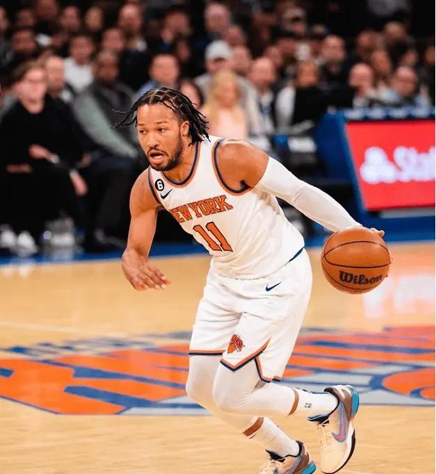 有一说一，今日哈登和布伦森根本不在一个级别！！哈登:今日对阵尼克斯，上场38分