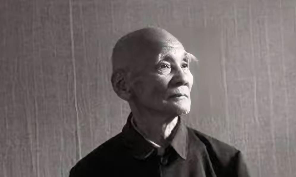 林小婉1946年，6000解放军被三万敌人包围，为了不泄露机密，旅长吴诚忠下令