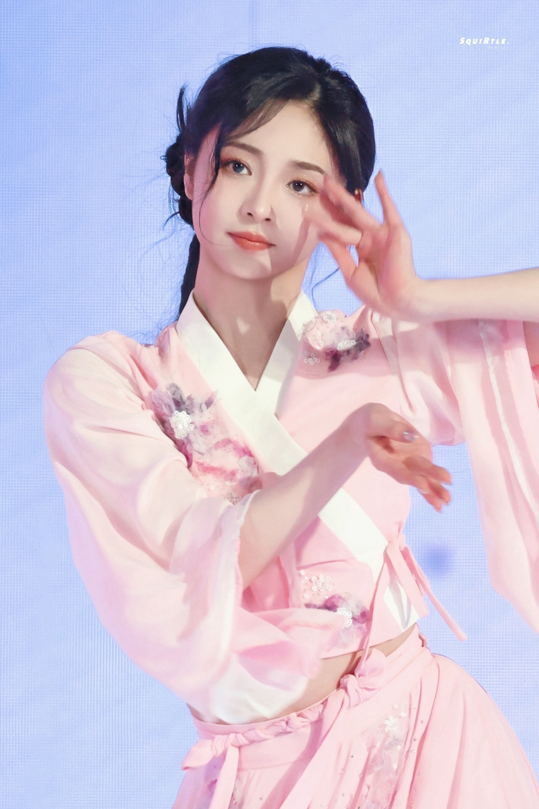 周洁琼粉纱舞袖，似云似梦，将美丽写在每一个翩然的瞬间✨