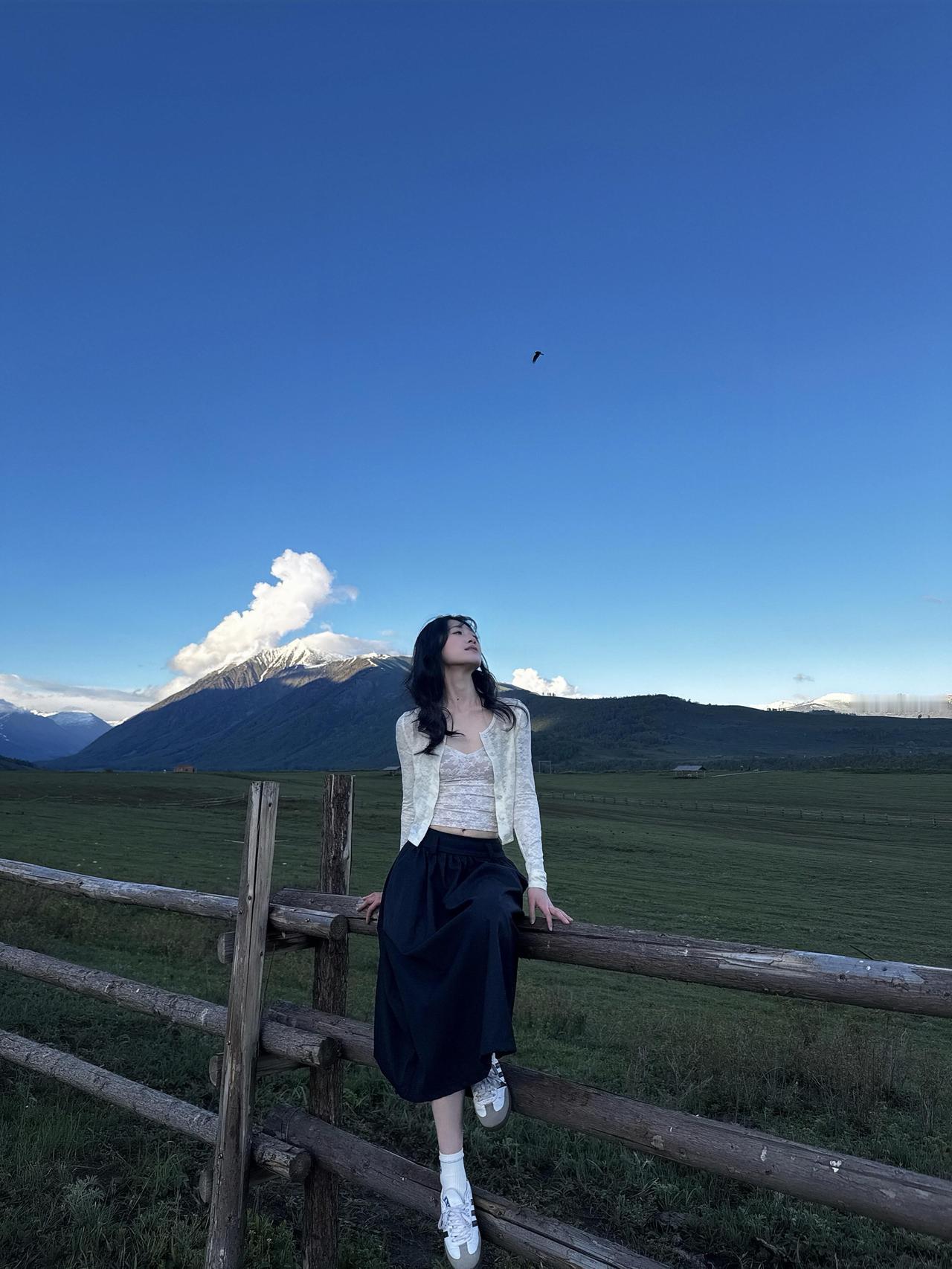 每天早上起床，心里默念三分钟：我很年轻，我很有活力，我浑身都是劲。你