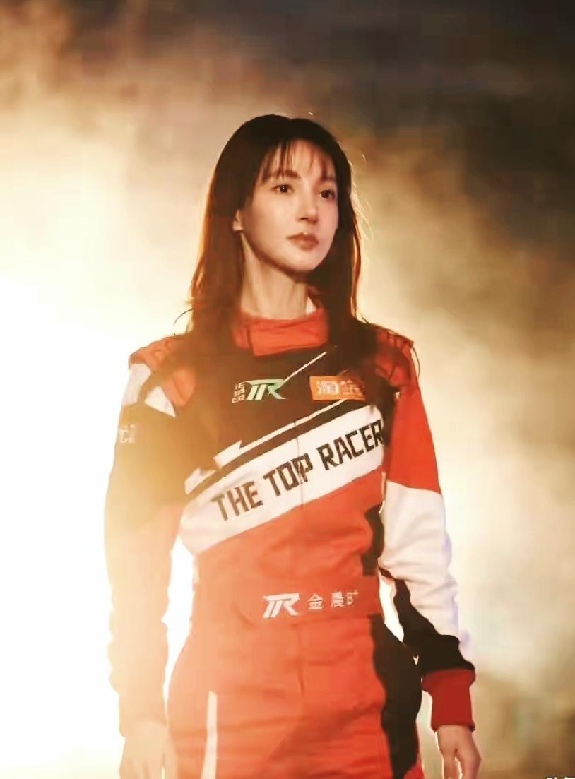 金晨前途吉凶未卜！1、金晨致歉，说当日车祸负伤就医，对助理私自顶包之事全然不