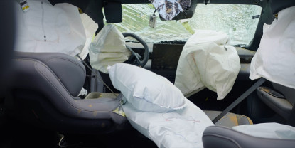测试汽车安全有多疯狂领克Z20人们对小车的偏见，藏在很多细节里比如看到它灵活穿梭