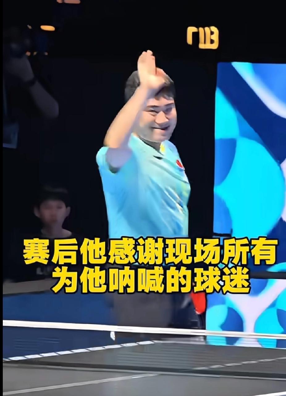 笑着挥手的背后，是大胖带伤作战的遗憾与担当谁懂啊家人们！看到梁靖崑这组图真