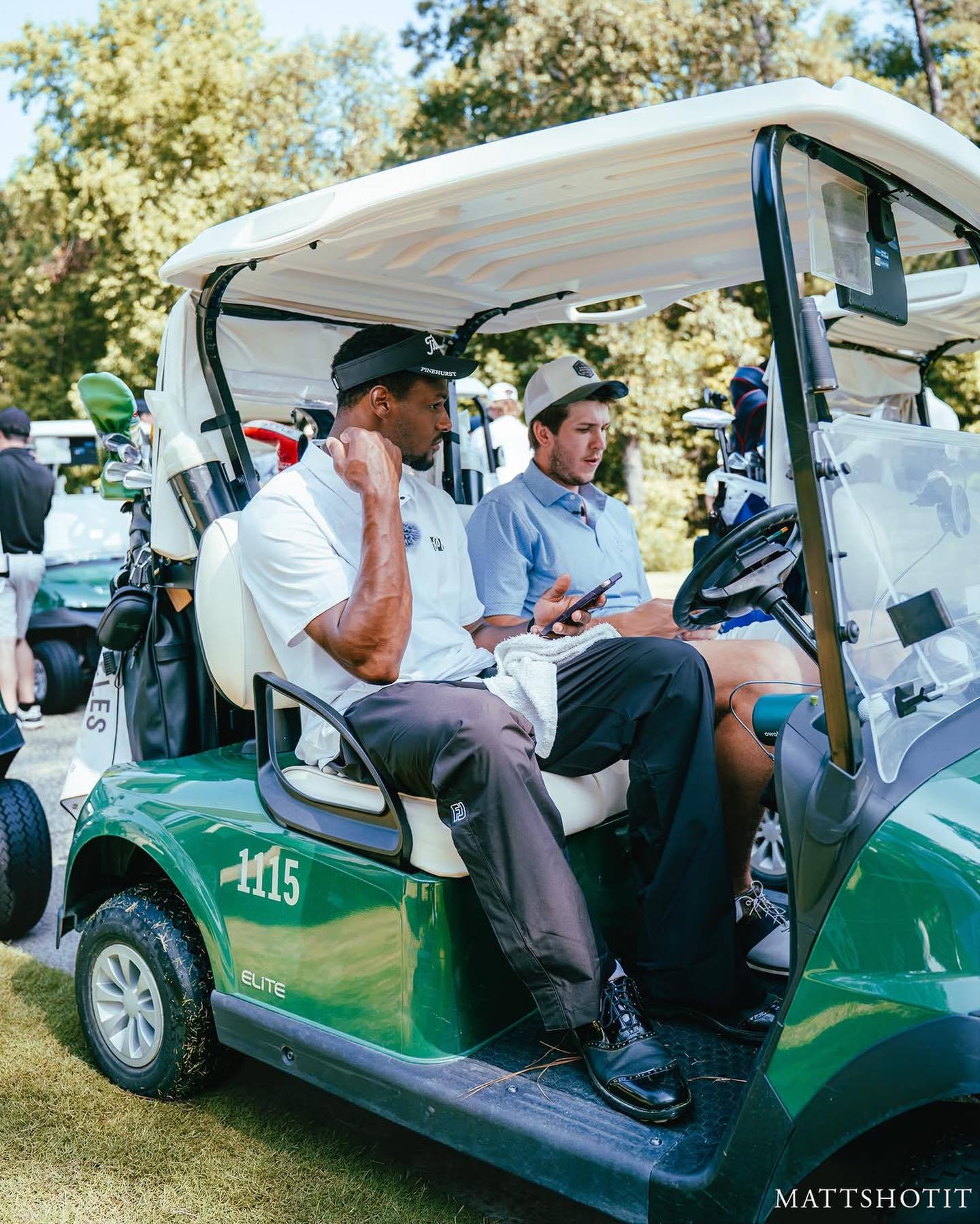 里夫斯、布朗尼、布克、拉塞尔等一同参加慈善高尔夫赛事⛳️