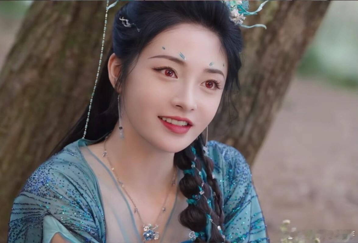 淮水竹亭直到玉鸣鸾双瞳异色背后的之秘曝光，才知翠玉鸣鸾是拥有双重人格淮水竹亭