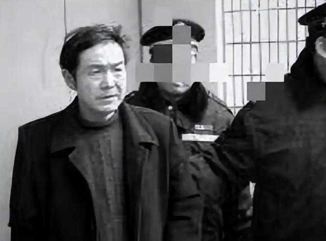 17岁高中生被同学雇凶打死，只赔3000块，其父出家两年后，拎着11枚