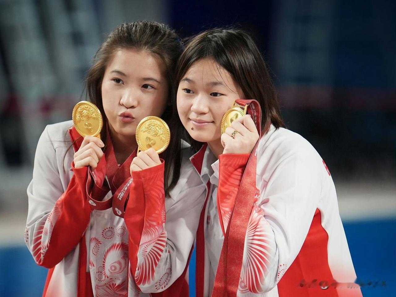 11月15日，广东队跳水运动员王伟莹回雷州老家探亲，“好高调”呀。王伟莹是全红婵