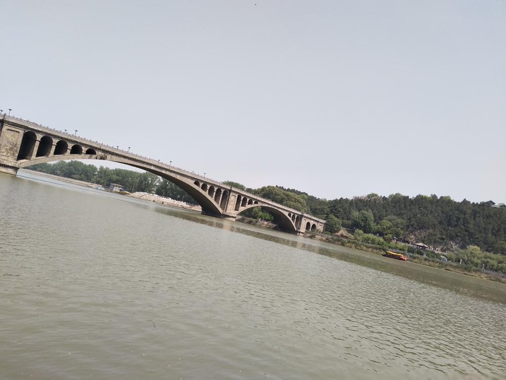 人不作就不会死，邻居张大哥，今年已经68岁了，最近爆出桃色新闻，说他在公园里跳舞