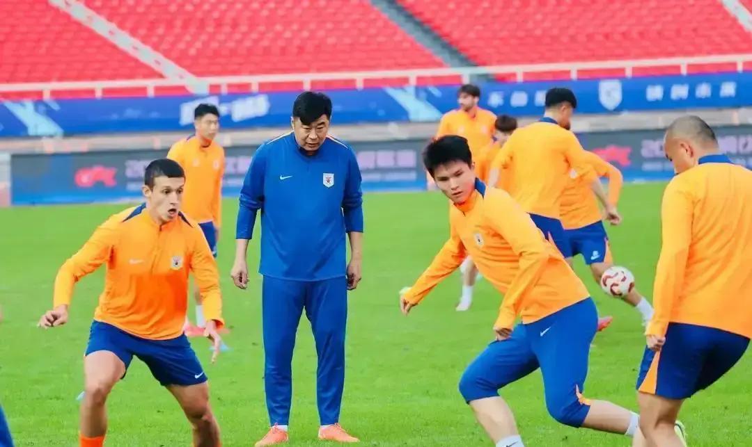 莫伊塞斯没续约，泰山队省1200万昨晚名单一出，他名字没了。涨薪15%谈崩